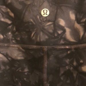 Lululemon shibori matching leggings and bra